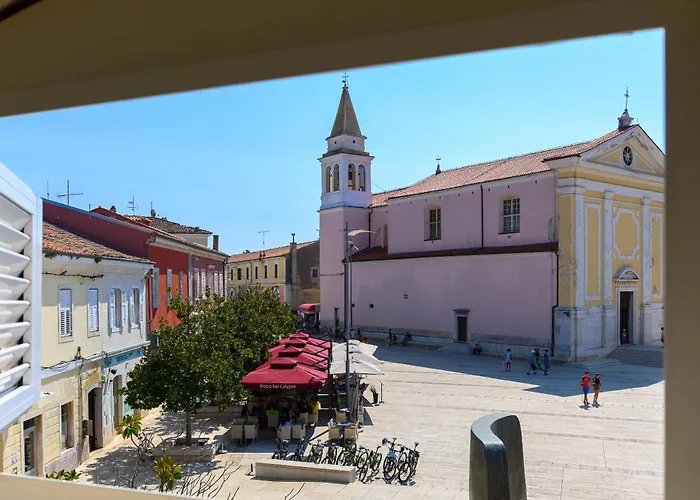 Dida I Nonna Piazza View 포레치